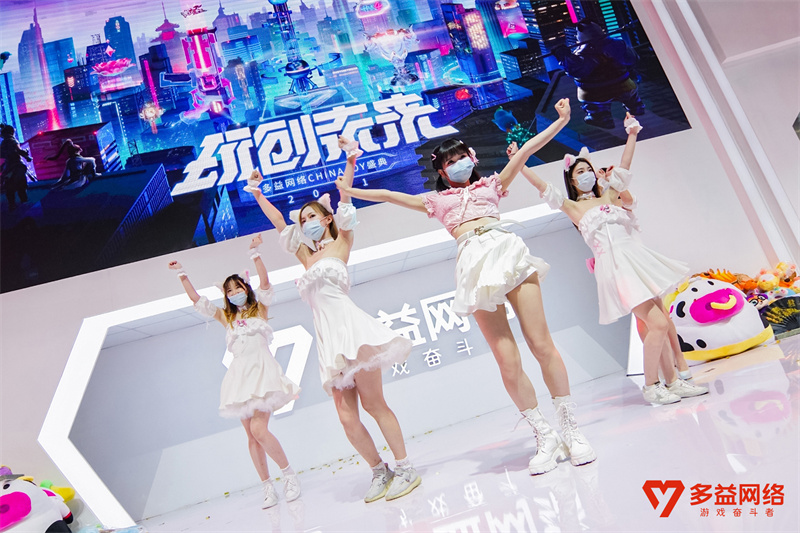 【图10 晓丹小仙女儿”携手“萌昕团4.0” 带来《神武4》赛事应援曲《拉我》】.jpg