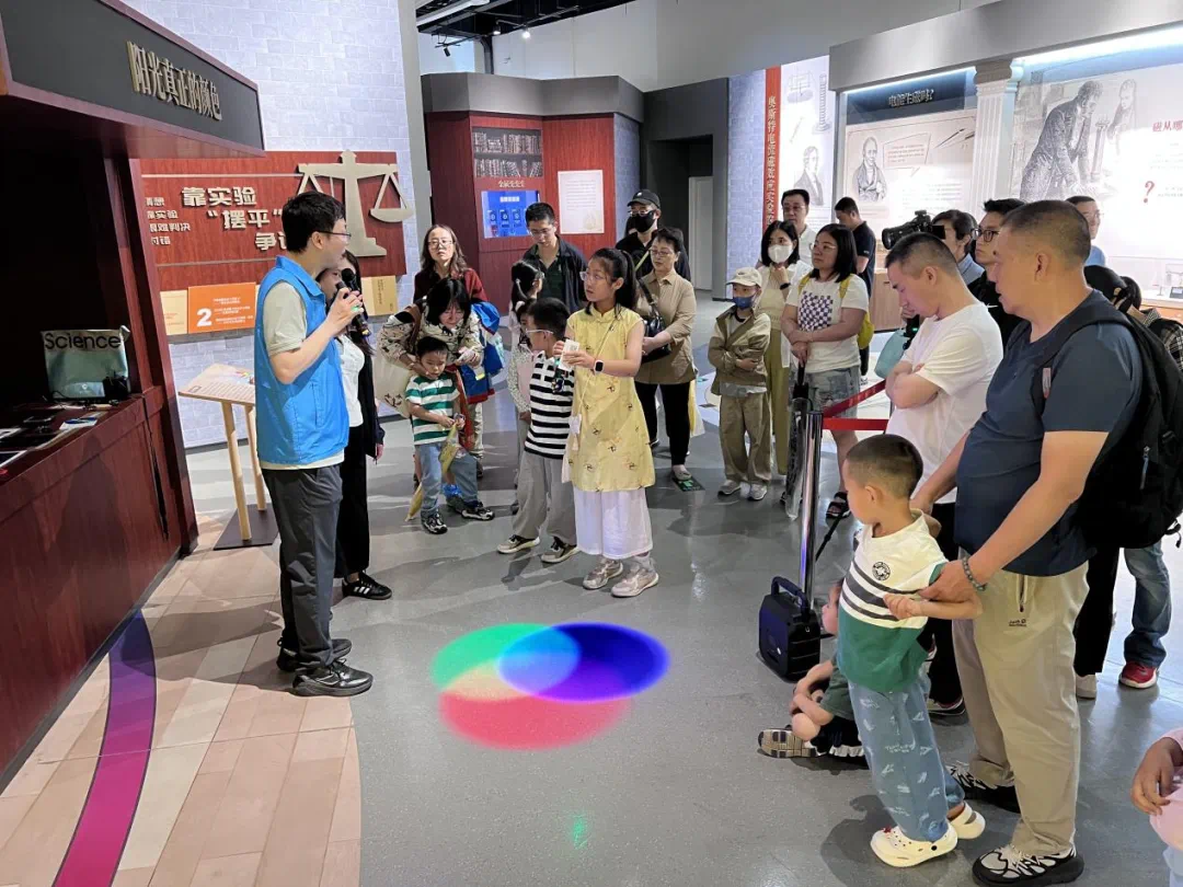“科教志愿者讲科学”活动.png